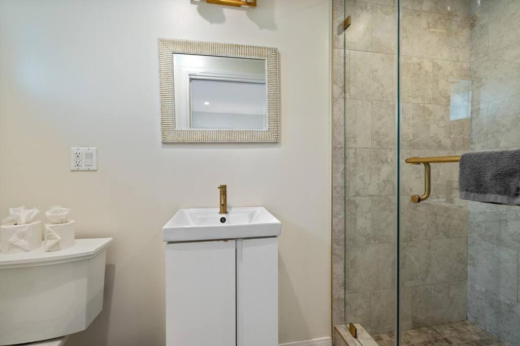 Prime La Location: Stylish 2-bedroom Getaway! Los Ángeles