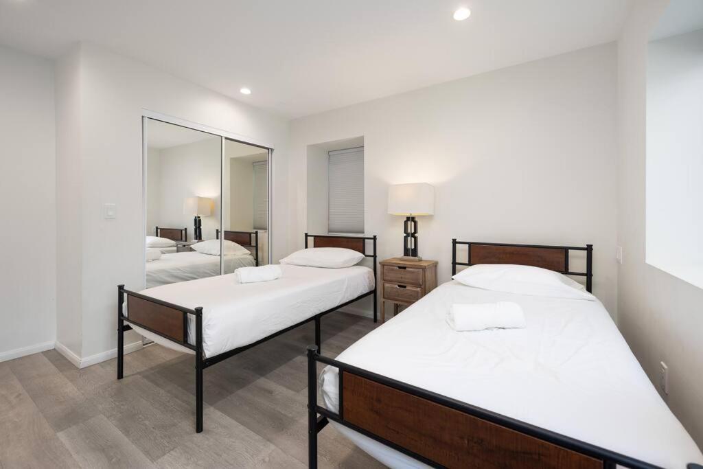Prime La Location: Stylish 2-bedroom Getaway! * Los Ángeles