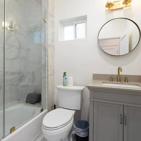 Prime La Location: Stylish 2-Bedroom Getaway! Los Angeles Exterior photo