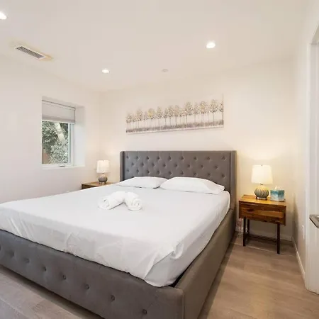 Prime La Location: Stylish 2-Bedroom Getaway! Los Angeles Exterior photo